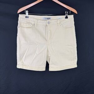 Code Bleu Creamy Yellow Classic Bermudas Versatile Style shorts Size 12